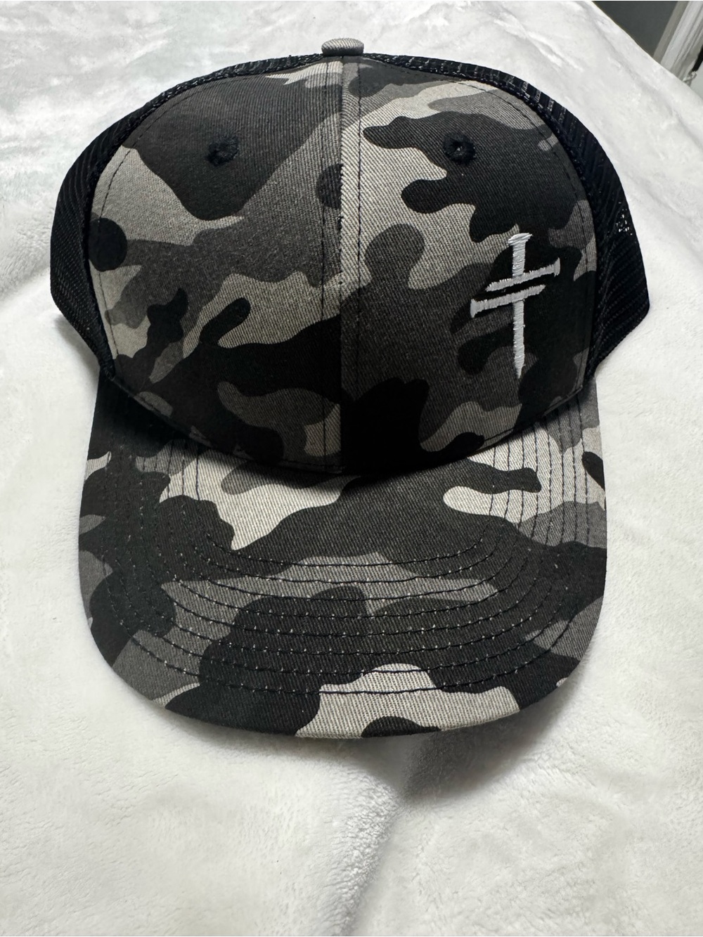 Camo Mesh Snapback Hat XXL White Cross Embroidered Trucker Cap
